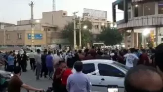 تظاهرات و خیزش شهر کرد علیه گرانی با شعار مرگ بر دیکتاتور