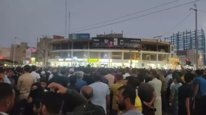 تظاهرات مردم خرمشهر با شعار علیه رئیسی و خامنه‌ای