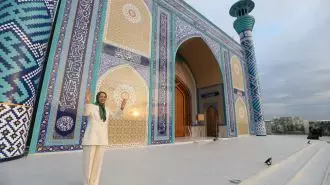حضور خانم مریم رجوی در مقابل  مسجد فاطمه زهرا