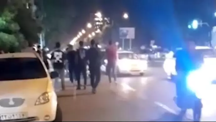 خیزش جوانان در شهرهای ایران در اعتراض به گرانی 