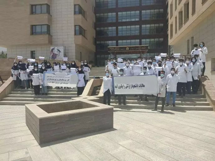 -تجمع اعتراضی پزشکان همدان 