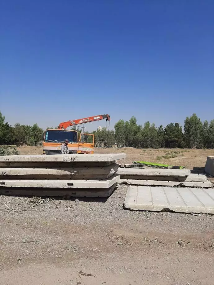 حصارکشی جدید با دیوارهای بتونی و نصب دوربین اطراف خاوران