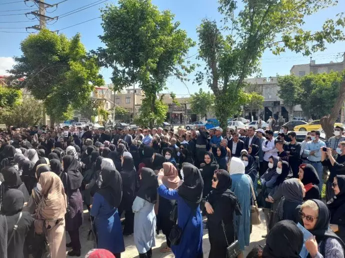 -دومین روز تجمع معلمان مریوان در حمایت از معلمان زندانی - 4