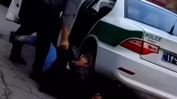 ضرب و شتم وحشیانه یک خانم توسط نیروهای سرکوبگر انتظامی در سد لتیان