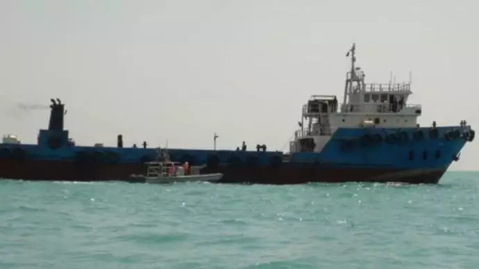 توقیف کشتی خارجی حامل سوخت قاچاق در خلیج فارس توسط سپاه پاسداران