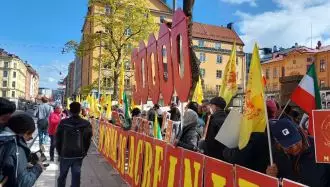تظاهرات پرشور هواداران مجاهدین در استکهلم، در آخرین روز دادگاه دژخیم حمید نوری