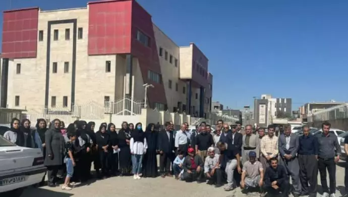 تجمع اعتراضی معلمان و فعالان صنفی مریوان در همبستگی با معلمان زندانی