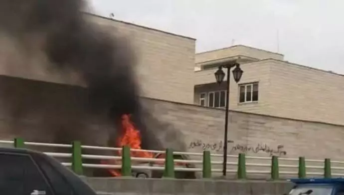 به آتش کشیدن خودروی اطلاعات ارومیه و نوشتن شعار مرگ بر خامنه‌ای