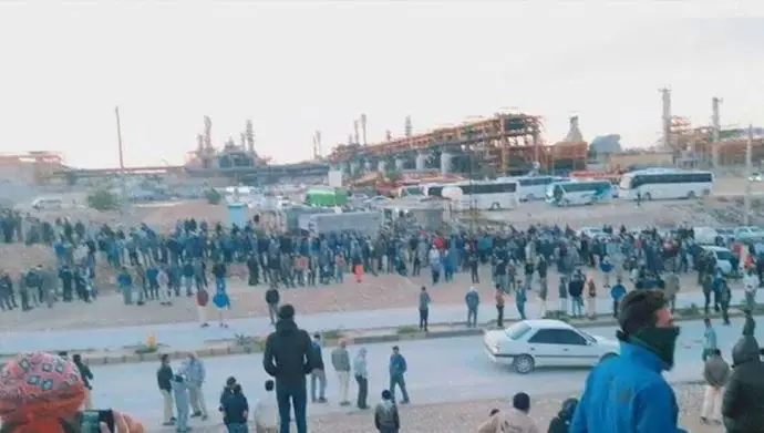 اعتصاب کارگران پروژه‌ای دار بست بند فاز ۱۴ عسلویه