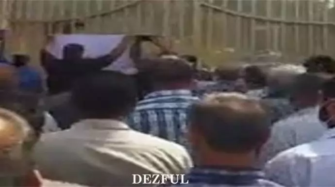 خیزش بازنشستگان در ۱۸ استان با شعارهای «مرگ بر رئیسی» - 15