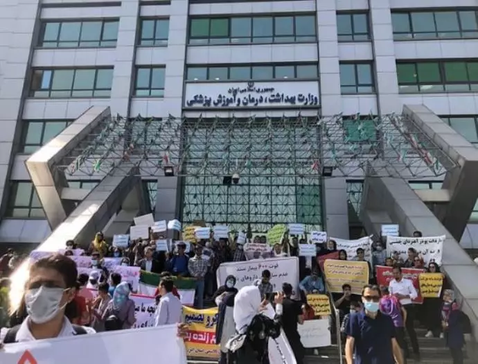 تجمع خانواده‌ها و بیماران خاص در تهران