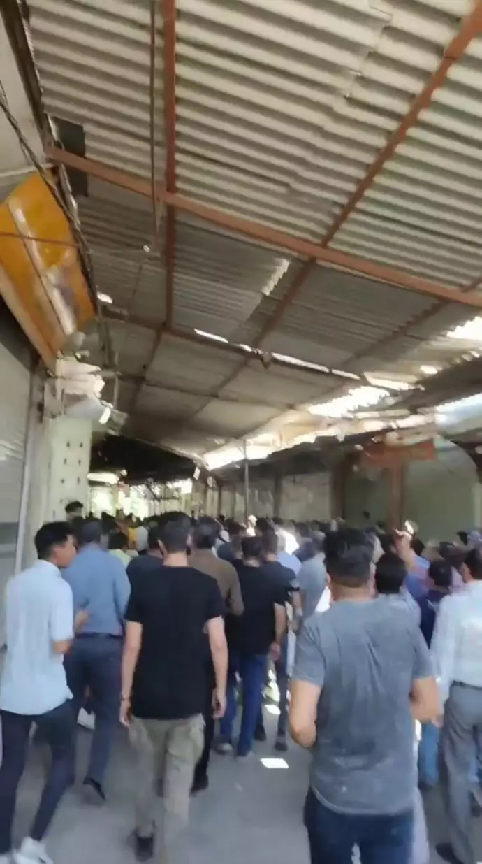 -اعتصاب و تظاهرات کسبه و بازاریان در اراک، فسا، شیراز و ایلام - 1