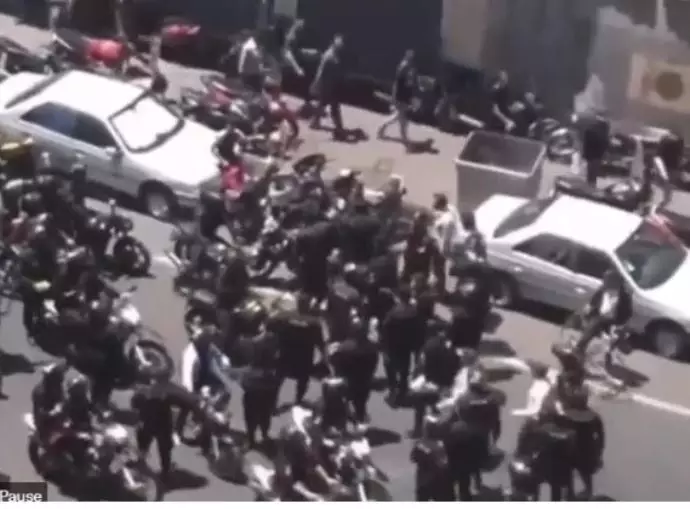 تهران -حضور نیروی سرکوبگر انتظامی برای مقابله با بازاریان