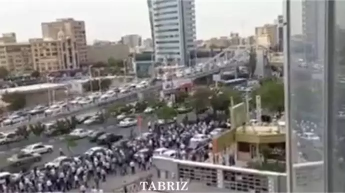 خیزش بازنشستگان در ۱۸ استان با شعارهای «مرگ بر رئیسی» - 1