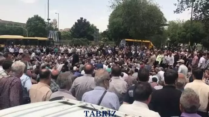 خیزش بازنشستگان در ۱۸ استان با شعارهای «مرگ بر رئیسی» - 2