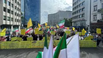 تظاهرات ایرانیان آزاده و اشرف‌نشانها در برابر پارلمان بروکسل -۶مرداد ۱۴۰۱