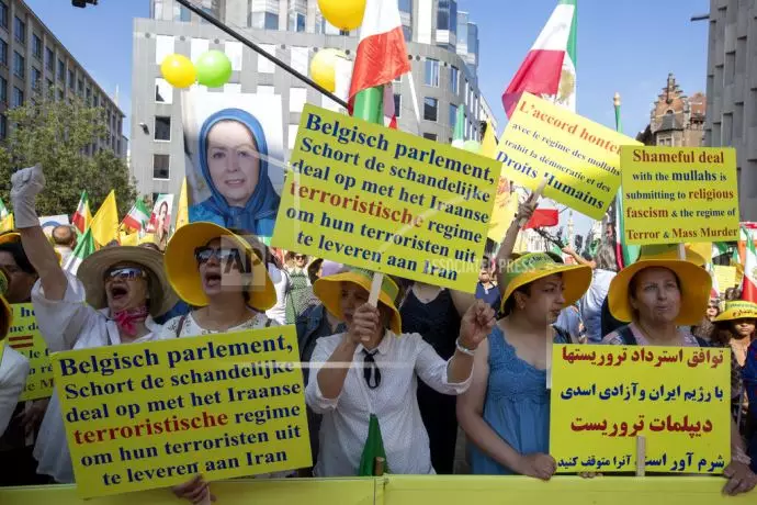 -آسوشیتدپرس: انعکاس تصویری در اعتراض به معاهده بین دولت بلژیک و رژیم ایران در بروکسل - 0