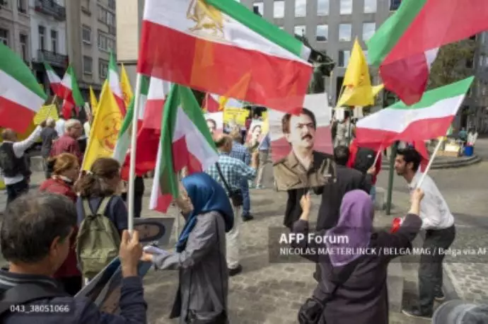 -خبرگزاری فرانسه - ایرانیان در تظاهرات خود به توافق بلژیک با رژیم ایران اعتراض می‌کنند۶ مرداد ۱۴۰۱