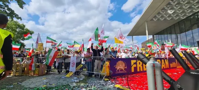 تظاهرات کهکشان ایران آزاد در برلین - اول مرداد - 4