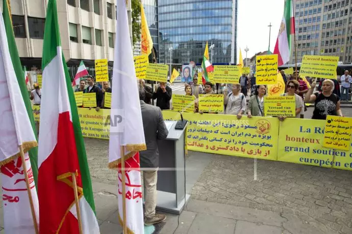 انعکاس تصویری آسوشیتدپرس از تظاهرات ایرانیان آزاده و اشرف‌نشانها در برابر پارلمان بروکسل - 9