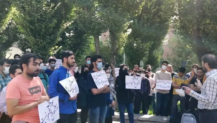 تجمع اعتراضی دانشجویان دانشگاه صنعتی شریف