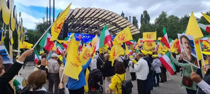-تصویری از تظاهرات ایرانیان آزاده در سوئد - ۲۵تیر