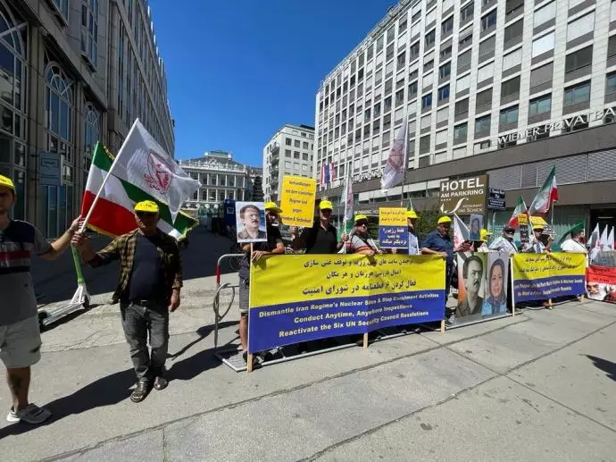آکسیون اعتراضی ایرانیان آزاده مقابل محل مذاکرات اتمی در وین