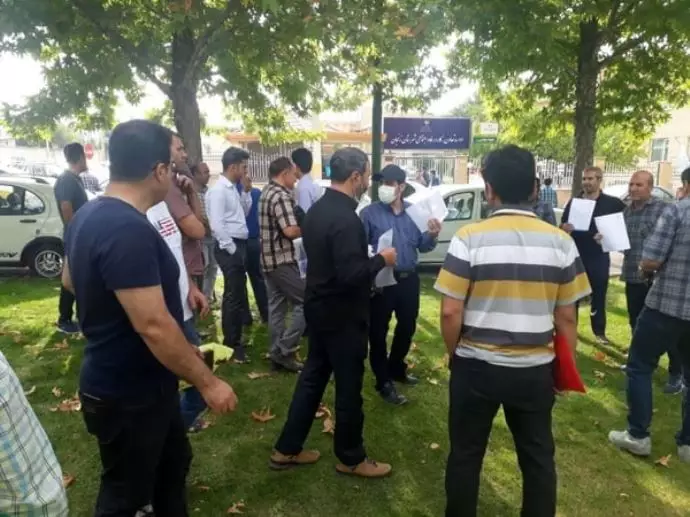 -دومین روز تجمع اعتراضی کارگران روغن نباتی جهان زنجان