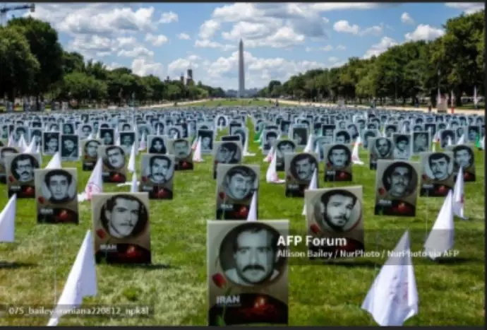 شیلا جکسون لی نماینده کنگره آمریکا کنار عکسهای قربانیان قتل‌عام ۱۹۸۸ در ایران دسته‌های گل گذاشت - 3