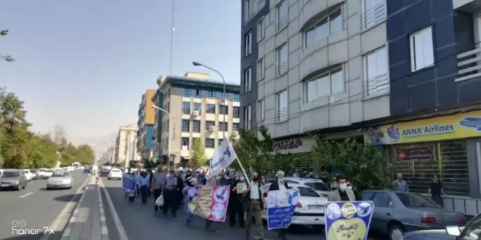 اعتراض بازنشستگان «ایران ایر» 