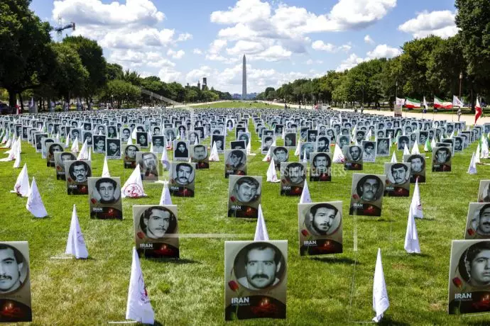 آسوشیتدپرس: برگزاری نمایشگاه برای گرامی‌داشت یاد قربانیان قتل‌عام ۱۳۶۷ در مقابل کنگره آمریکا در واشنگتن - 4