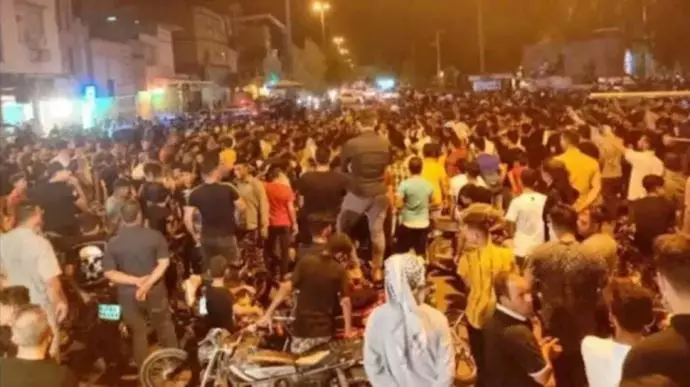 تظاهرات مردم خوزستان در اعتراض به بحران آب - اردیبهشت ۱۴۰۱