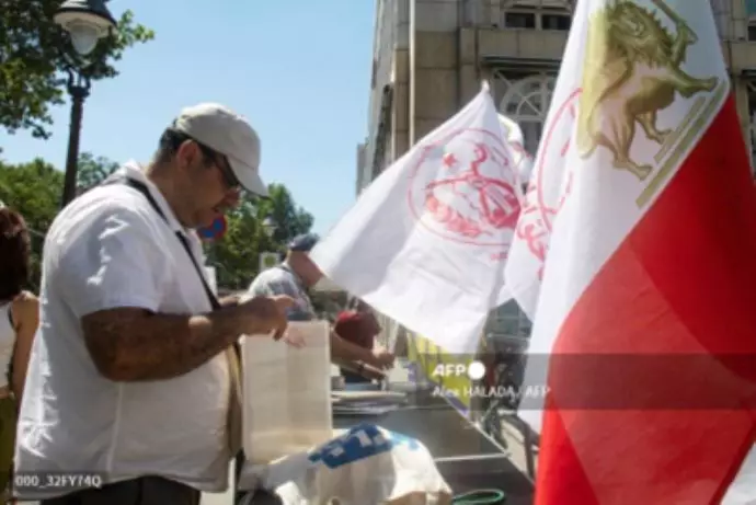 خبرگزاری فرانسه: تظاهرات اعضای اپوزیسیون ایران در نزدیکی کاخ کوبورگ در وین محل برگزاری برجام - 3