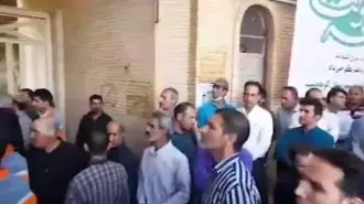 تجمع اعتراضی کارمندان و کارگران شهرداری کوهدشت
