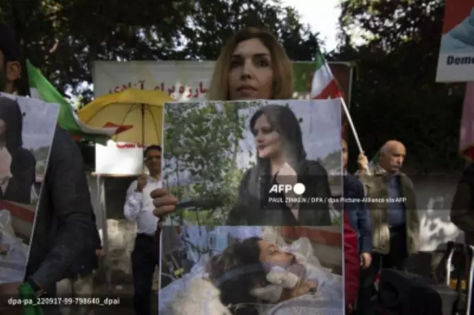 تظاهرات هواداران شورای ملی مقاومت مقابل سفارت ایران در برلین در اعتراض به‌قتل مهسا امینی - 0