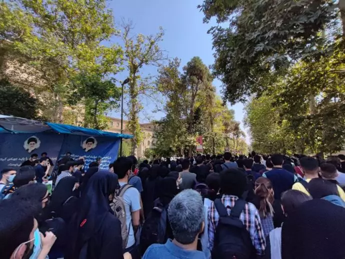 سومین روز تجمع دانشجویان دانشگاه تهران در اعتراض به‌قتل مهسا امینی و سرکوب سیستماتیک - 3