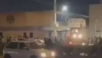 هجوم مأموران سرکوبگر شهرداری و نیروی انتظامی به بساط دستفروشان در کوی مندلی شهر اهواز