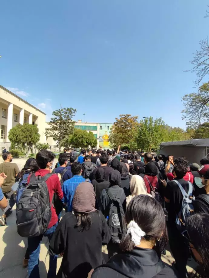سومین روز تجمع دانشجویان دانشگاه تهران در اعتراض به‌قتل مهسا امینی و سرکوب سیستماتیک - 0