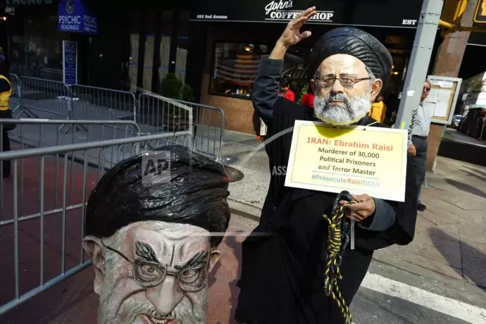 انعکاس تصویری آسوشیتدپرس از تظاهرات علیه رئیسی جلاد مقابل مجمع عمومی ملل متحد - 0
