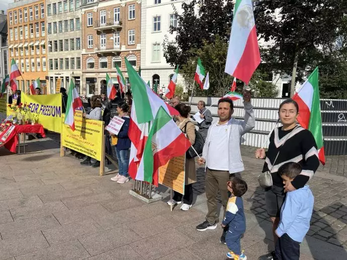 تظاهرات ایرانیان آزاده، هواداران سازمان مجاهدین در آرهوس دانمارک - حمایت از قیام مردم ایران - یکشنبه ۳مهر - 4