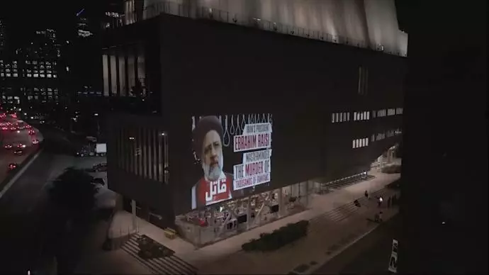 تصویرگذاری عظیم از رئیسی جلاد روی آسمانخراش تایمز شراتون در نیویورک - 6