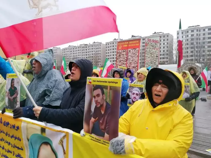 استکهلم سوئد - آکسیون ایرانیان آزاده در مقابل دادگاه استیناف دژخیم حمید نوری - جمعه ۲۳دی ۱۴۰۱ - 2