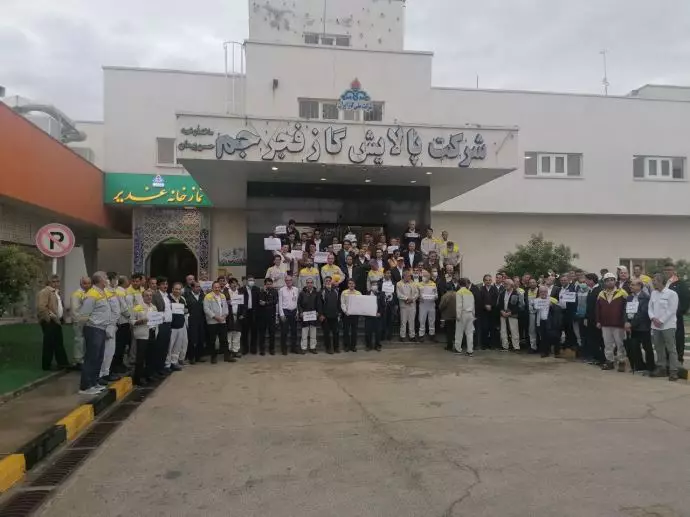 -جم (بوشهر) - تجمع اعتراضی کارگران شرکت پالایش گاز فجر جم- کنگان ۲۷ دی