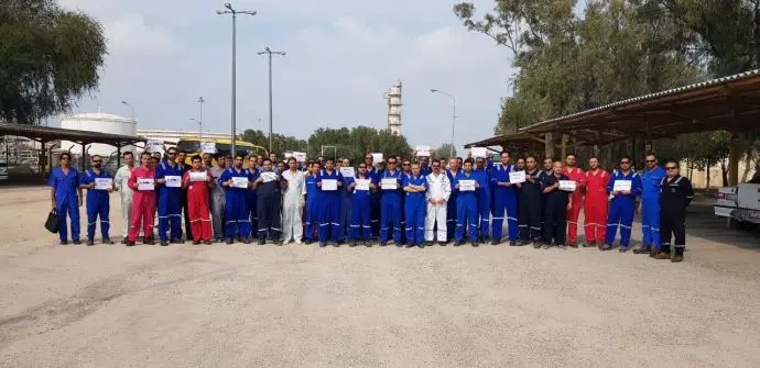 -بندر لنگه - تجمع اعتراضی کارکنان رسمی نفت واحدهای عملیاتی در منطقه سیری در جنوب بندر لنگه - ۲۷دی