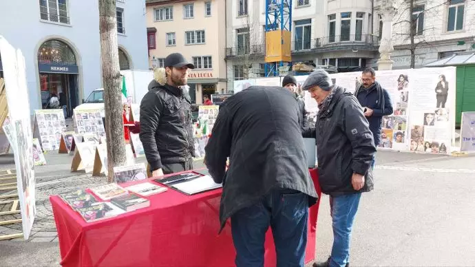 زوریخ سوئیس - ایرانیان آزاده اقدام به برگزاری نمایشگاه قیام سراسری کردند - ۲۰دی - 3