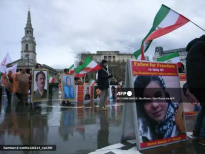 -انعکاس تصویری وایر خبرگزاری فرانسه از تظاهرات امروز ایرانیان در میدان ترافالگار لندن - 1