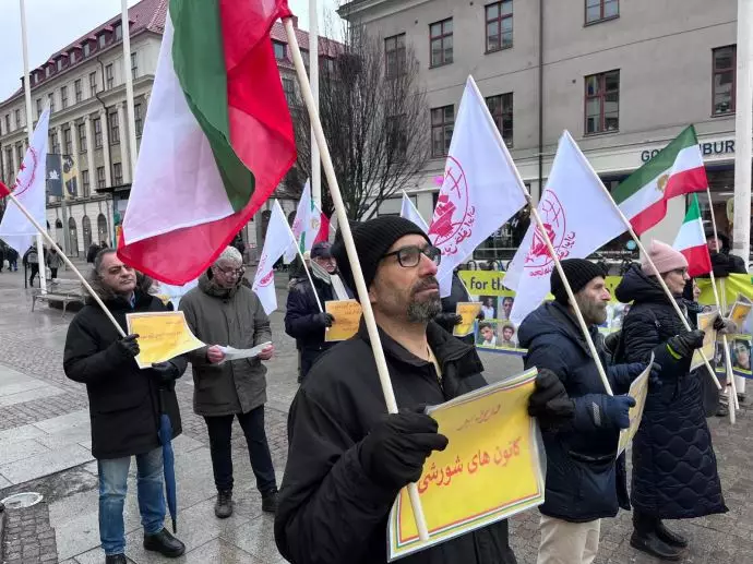 آکسیون ایرانیان آزاده در یوتوبوری در حمایت از قیام سراسری-۸بهمن ۱۴۰۱ - 4