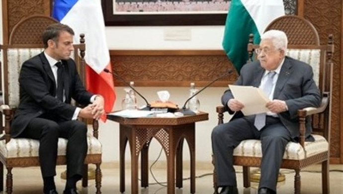 دیدار محمود عباس رئیس دولت فلسطین با امانوئل ماکرون رئیس‌جمهور فرانسه