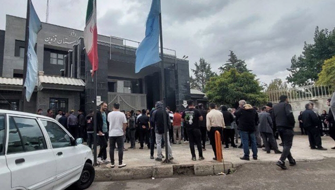قزوین - تجمع اعتراضی سرمایه‌گذاران غارت شده شرکت رضایت خودرو 