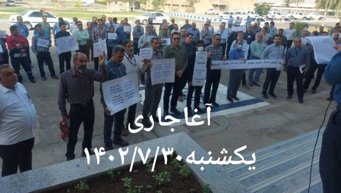 تداوم تجمع اعتراضی کارکنان شرکت بهره‌برداری نفت و گاز در آغاجاری